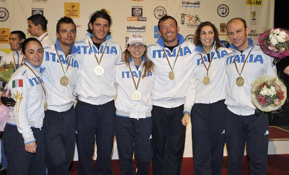 Le squadre FF e SCM con l'oro al collo