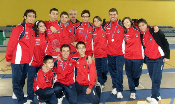 Gli atleti del Club Scherma Cosenza al termine della gara Foto di gruppo del Club Scherma Cosenza