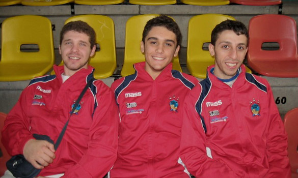 I tre atleti del Club Scherma Cosenza nella gara di Taranto Gara di Taranto - Dicembre 2010